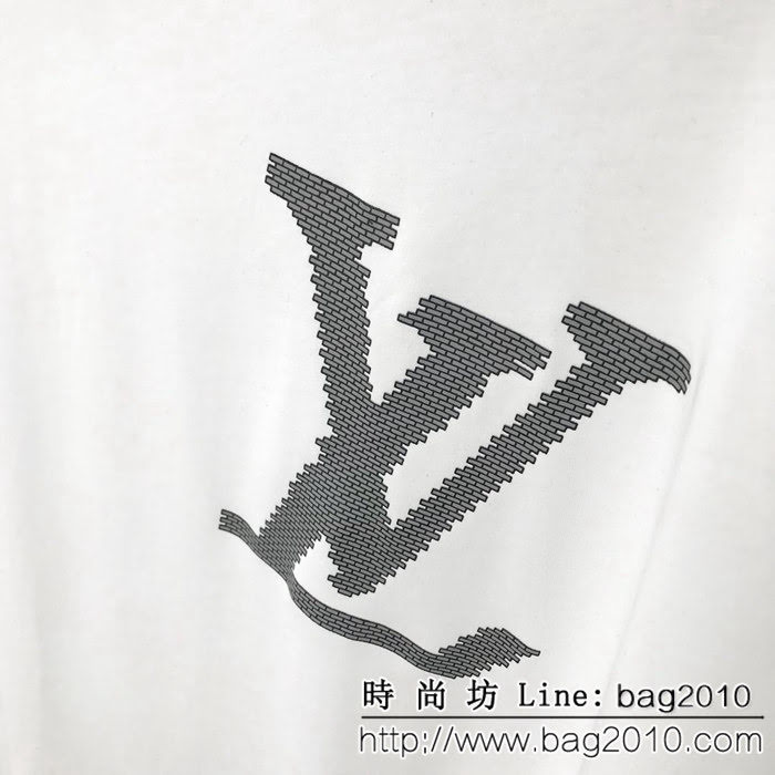 LV路易威登 19ss早春 胸口大倒字母限定款 精梳棉短袖 情侶款 ydi1473